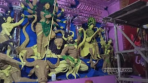 সোনালি ধানে সেজেছেন দুর্গা