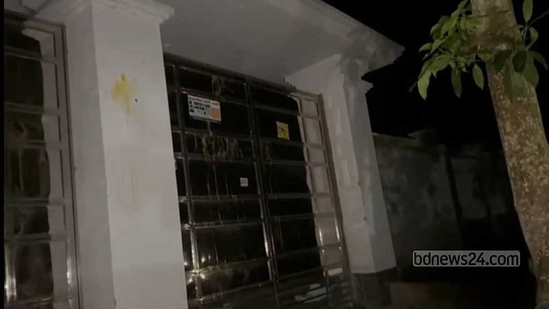 পাল্টা ডিম ছোড়া হল প্রবাসী আওয়ামী লীগ নেতার শরীয়তপুরের বাড়িতে