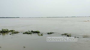 নেত্রকোণায় হাওরে স্পিড বোট উল্টে ৩ শিশুসহ নিখোঁজ চার