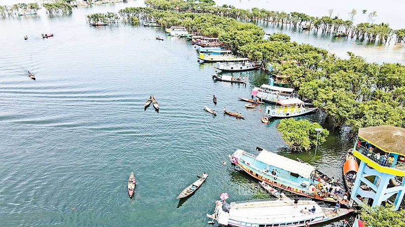 নৌকায় এসি-সুইমিং পুল, জলে মলমূত্র: কতটা পরিবেশবান্ধব হাওরের পর্যটন