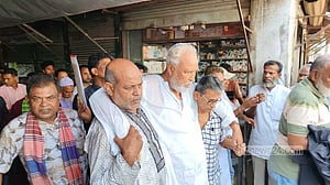 টাঙ্গাইলে বক্তব্য দেওয়ার সময় অসুস্থ হয়ে পড়েন কাদের সিদ্দিকী