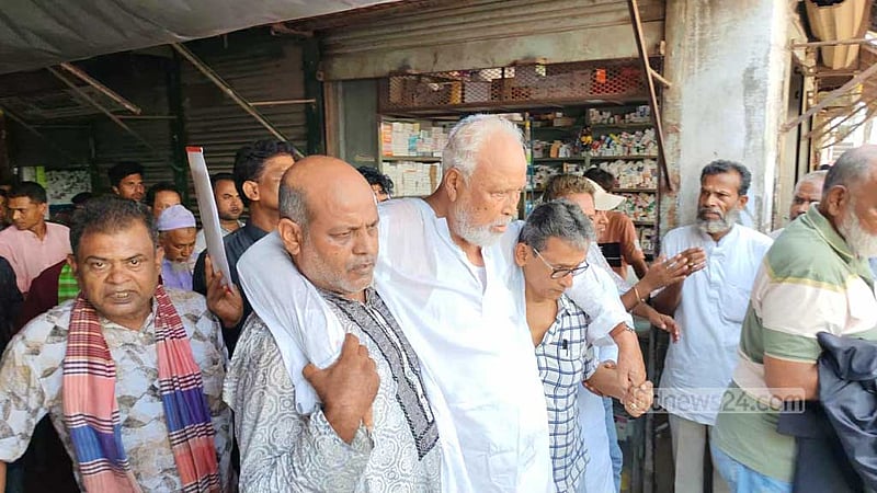 টাঙ্গাইলে বক্তব্য দেওয়ার সময় অসুস্থ হয়ে পড়েন কাদের সিদ্দিকী
