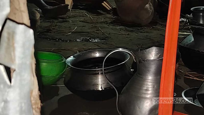 ঠাকুরগাঁওয়ে বিদ্যুতায়িত ঘরে পড়ে ছিল মা-মেয়ের অর্ধগলিত লাশ