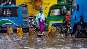 জলাবদ্ধতার সঙ্গে খানাখন্দ, ভোগান্তি মিরপুরে