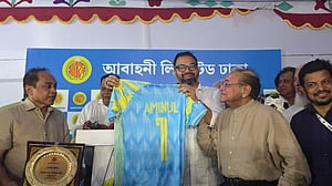 ‘ক্রীড়াঙ্গনকে রাজনৈতিক প্রভাবমুক্ত রাখতে হবে’, আবাহনীতে বললেন আমিনুল