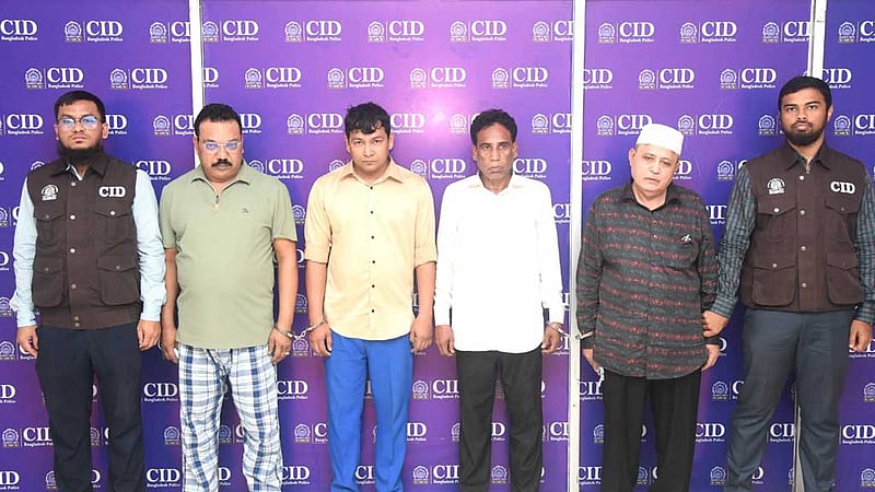 অবসরপ্রাপ্ত অতিরিক্ত সচিবের ‘৫৪ লাখ টাকা আত্মসাৎ’, গ্রেপ্তার ৪