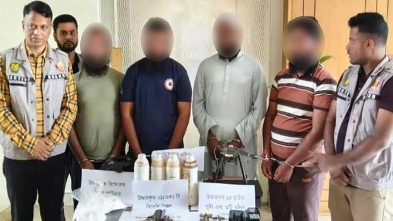 বিস্ফোরক, আগ্নেয়াস্ত্রসহ ৪ ‘উগ্রবাদী’ গ্রেপ্তার, সাংগঠনিক পরিচয় নিয়ে ধোঁয়াশা
