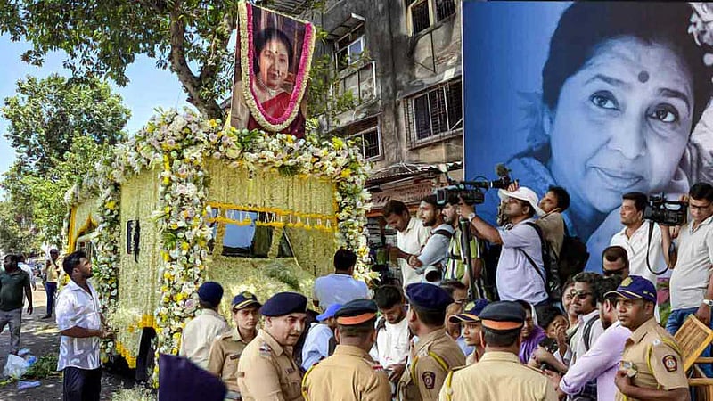 কিংবদন্তি আশা ভোঁসলেকে রাষ্ট্রীয় মর্যাদায় বিদায় জানাল ভারত