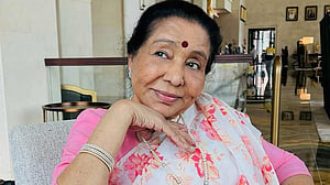 আশা ভোঁসলে হাসপাতালে