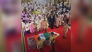 শেষযাত্রার আগে শ্রদ্ধা, ভালোবাসায় সিক্ত আশা