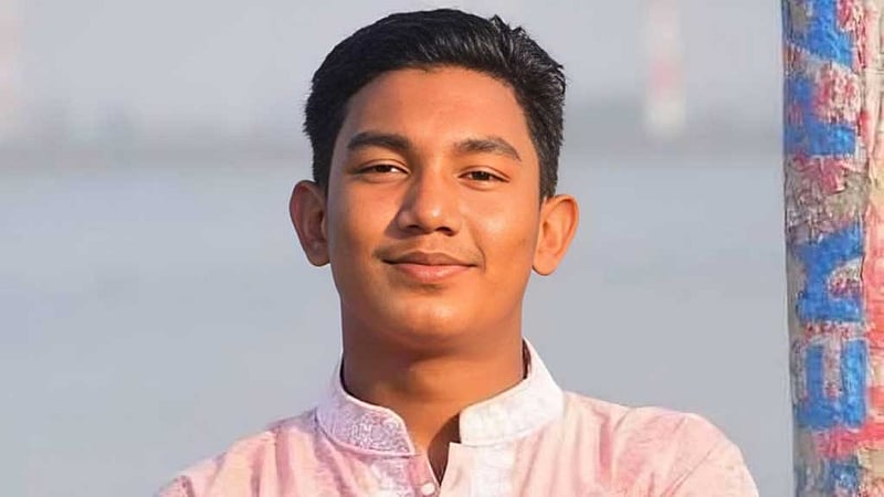 ‘প্রাণে বাঁচতে’ আটতলায় উঠেও রক্ষা পেল না কলেজ ছাত্র
