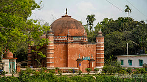 আতিয়া মসজিদ: স্থাপত্যশৈলীর অনন্য নিদর্শন