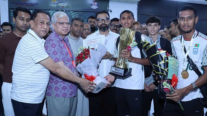 ঢাকায় পৌঁছে হাতিরঝিলের পথে সাফজয়ীরা