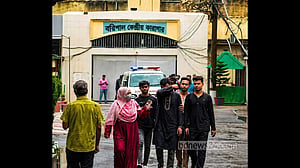প্যারোল মেলেনি, কারাফটকে বাবাকে শেষ দেখা দেখলেন ছাত্রলীগ নেতা