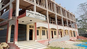 অনিয়মিতদের নিয়মিত প্রশ্নে পরীক্ষা, বরিশালে কেন্দ্র সচিবসহ ২ শিক্ষক বহিষ্কার