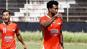 বিতর্কিত ঘটনায় খেলা বন্ধ রইল ১ ঘন্টার বেশি, পয়েন্ট হারাল কিংস