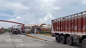 বেনাপোল বন্দর: গত অর্থবছরে রাজস্বে ঘাটতি, এবার লক্ষ্যমাত্রা কমেছে