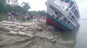 বরিশালে ডুবে গেছে চরমোনাইয়ের ঘাটে ভিড়িয়ে রাখা লঞ্চ
