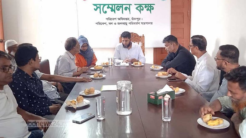 চাঁদপুরে রাইস মিলের ছাই ও তুষ নদীতে ফেলা বন্ধে ‘আল্টিমেটাম’