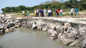 মেঘনায় অবৈধ বালু উত্তোলন, হুমকিতে হাইমচর নদী রক্ষা বাঁধ