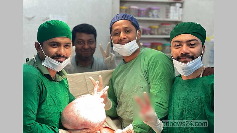 চাঁদপুরে নারীর পেটে ৮ কেজির টিউমার, অস্ত্রোপচারে অপসারণ