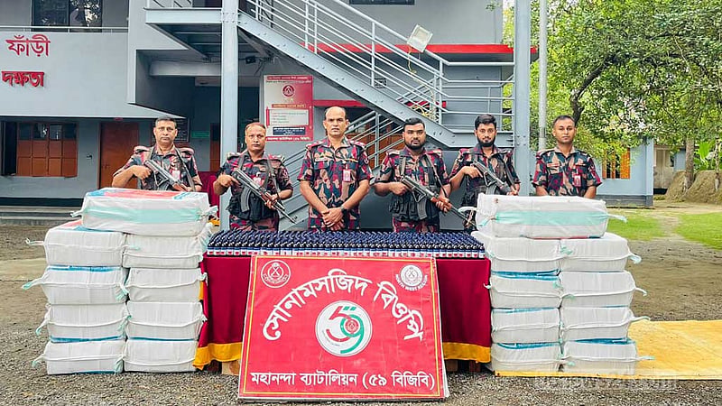 ভারতীয় পাথরের ট্রাকে লুকানো ছিল প্রায় ৬ হাজার বোতল ‘নেশাজাতীয় সিরাপ’
