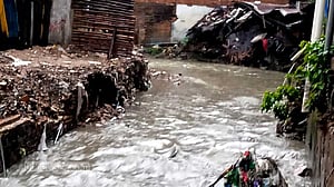 জলাবদ্ধতার বিপদ বাড়াচ্ছে প্লাস্টিক-পলিথিন, সচেতনতায় জোর প্রধানমন্ত্রীর