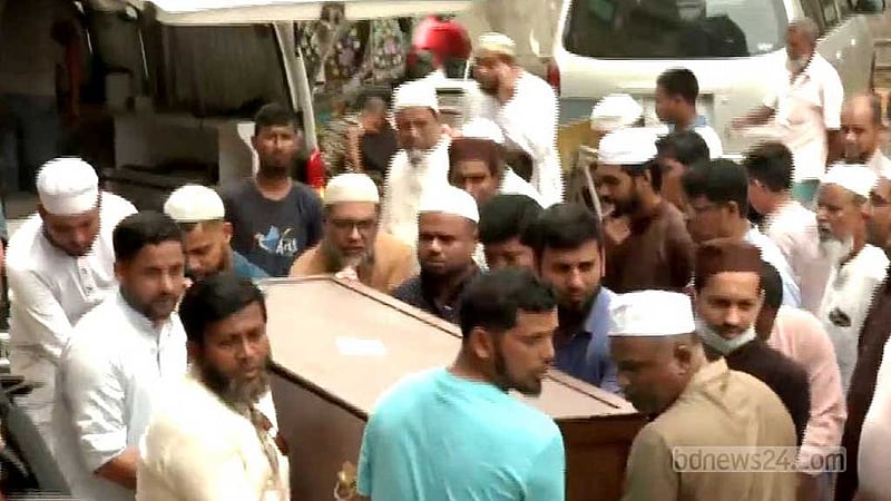 বাহরাইনে ক্ষেপণাস্ত্রের ধ্বংসাবশেষের আঘাতে নিহত তারেক আলীকে চট্টগ্রামে দাফন