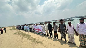 কর্ণফুলীর দুই তীর দখলমুক্ত করার দাবি