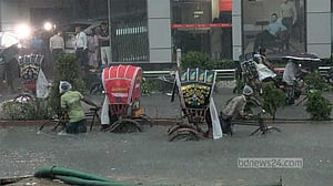 কয়েক ঘণ্টার বৃষ্টিতে ডুবেছে চট্টগ্রাম