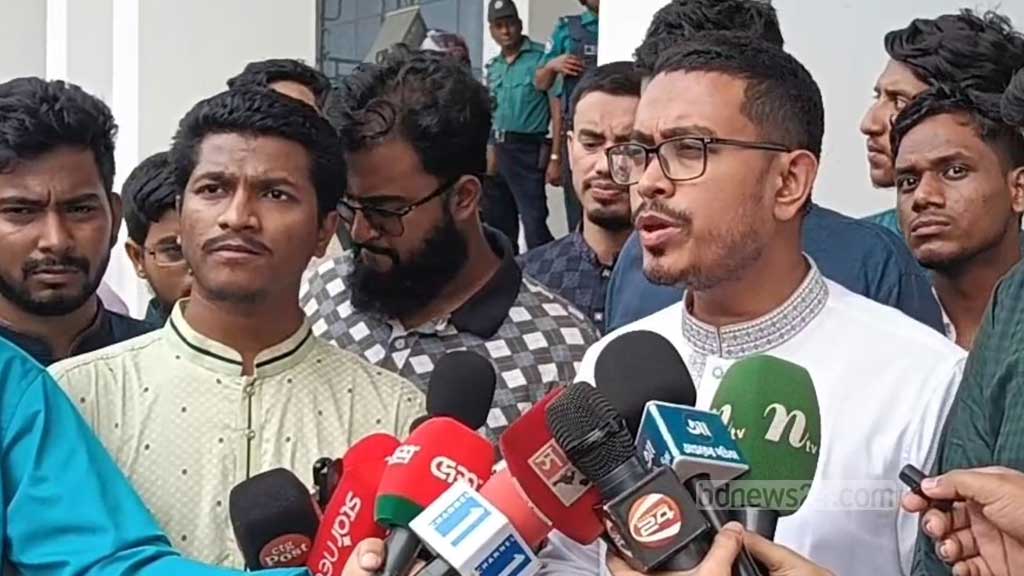 স্মারকলিপি দিতে চট্টগ্রামে সাদিক কায়েম, পুলিশেরও বিচার চাইলেন