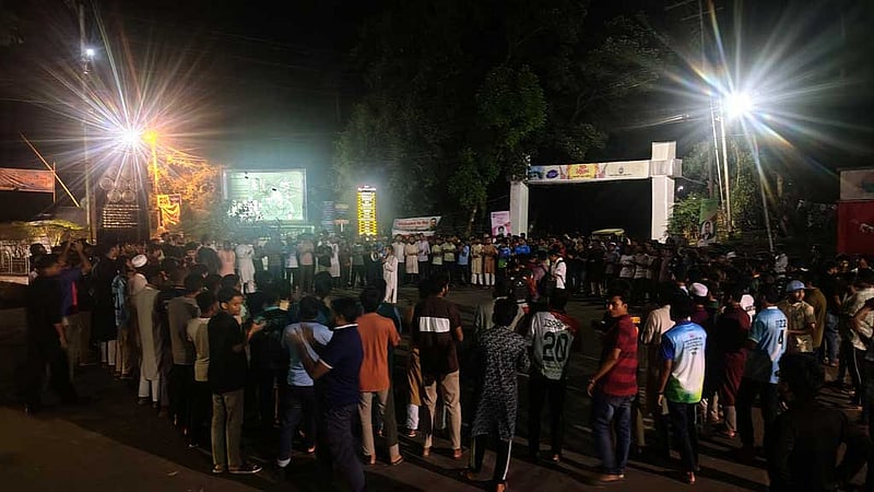 চট্টগ্রাম সিটি কলেজের সংঘর্ষের পর চবিতে ছাত্রদল-শিবির পাল্টাপাল্টি বিক্ষোভ