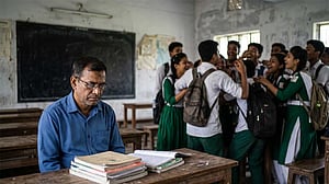 শিক্ষক-বিদ্বেষী প্রজন্ম: শিক্ষাখাতের মনস্তাত্ত্বিক বিপর্যয় রুখবে কে?