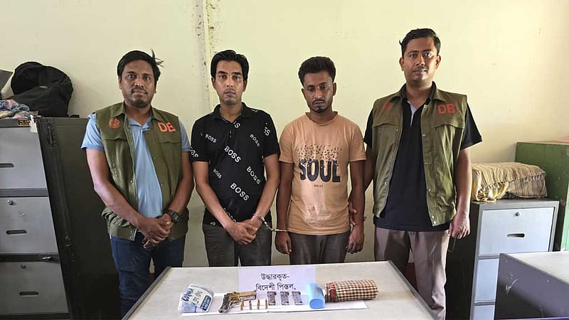 কুমিল্লায় মাদক নিরাময় কেন্দ্রের পরিচালক ও কর্মচারী গ্রেপ্তার, অস্ত্র-গুলি উদ্ধার