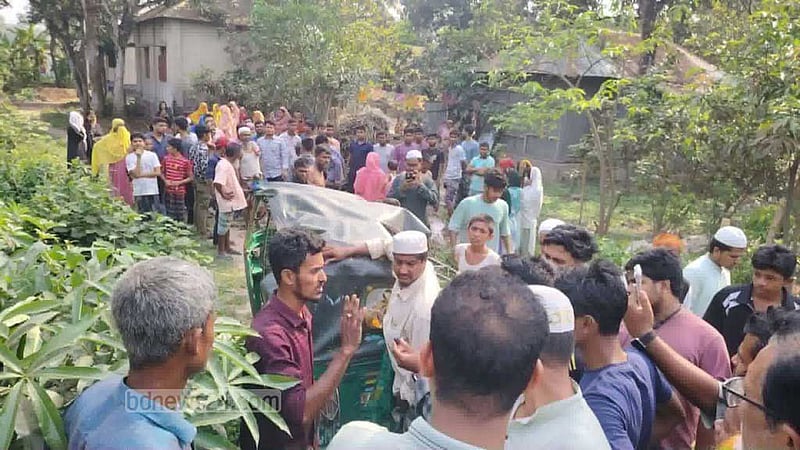 কুমিল্লায় কভার্ড ভ্যান ও অটোরিকশা সংঘর্ষে মা-ছেলের মৃত্যু
