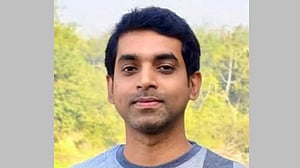 কুমিল্লায় মহাসড়কের পাশ থেকে কাস্টমস কর্মকর্তার মরদেহ উদ্ধার