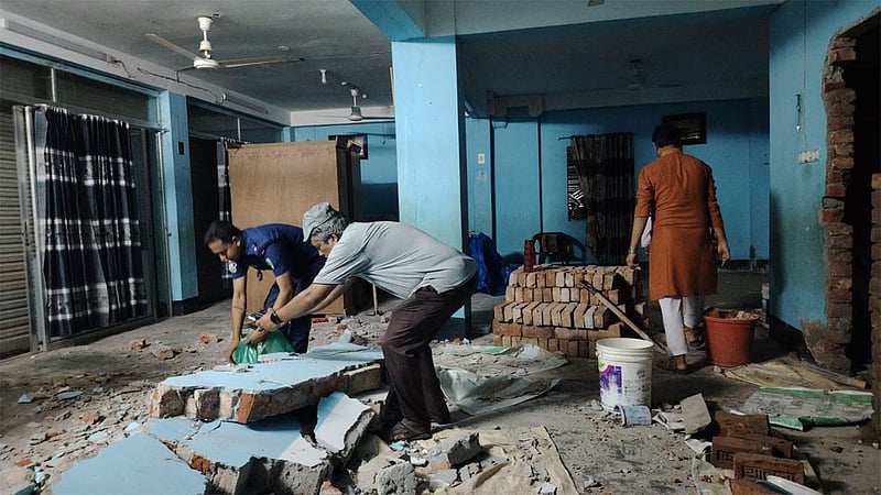 কুমিল্লায় মাদ্রাসার দেয়াল ভাঙার সময় ধসে পড়ে শিক্ষার্থীর মৃত্যু