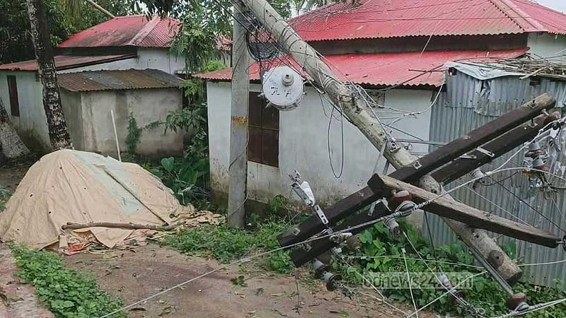 ঝড়: কুমিল্লায় অন্তত ৩৫ ট্রান্সফরমার নষ্ট, বিদ্যুৎ বিচ্ছিন্ন ২৭ হাজার গ্রাহক