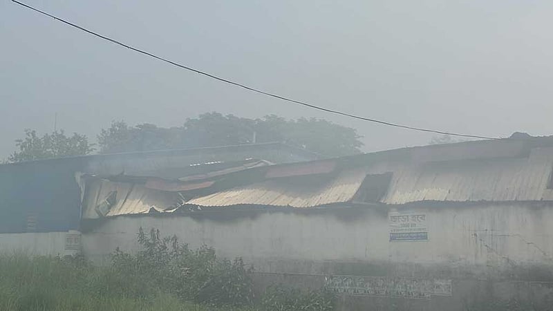 ডেমরার আগুন আড়াই ঘণ্টা পর নিয়ন্ত্রণে