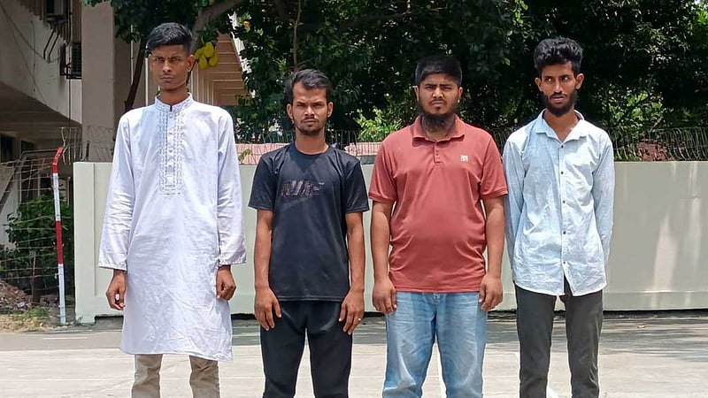 কাফরুলে তৈরি পোশাক ব্যবসায়ীর কাছে কোটি টাকা চাঁদা দাবি, গ্রেপ্তার ৪