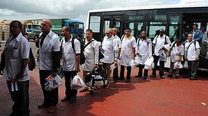 কিউবা পাঠায় ডাক্তার, ওয়াশিংটন যুদ্ধজাহাজ