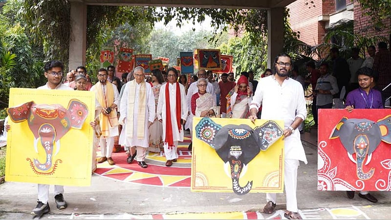 নানা আয়োজনে ইস্ট ওয়েস্টে বৈশাখ উদযাপন