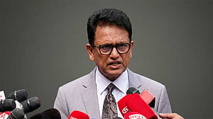 শিক্ষামন্ত্রী নকল নিয়ে পড়ে আছেন কেন?