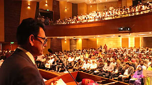 রাজধানীর ‘কিছু প্রতিষ্ঠানে’ অনলাইন-অফলাইন ক্লাসের কথা বললেন শিক্ষামন্ত্রী