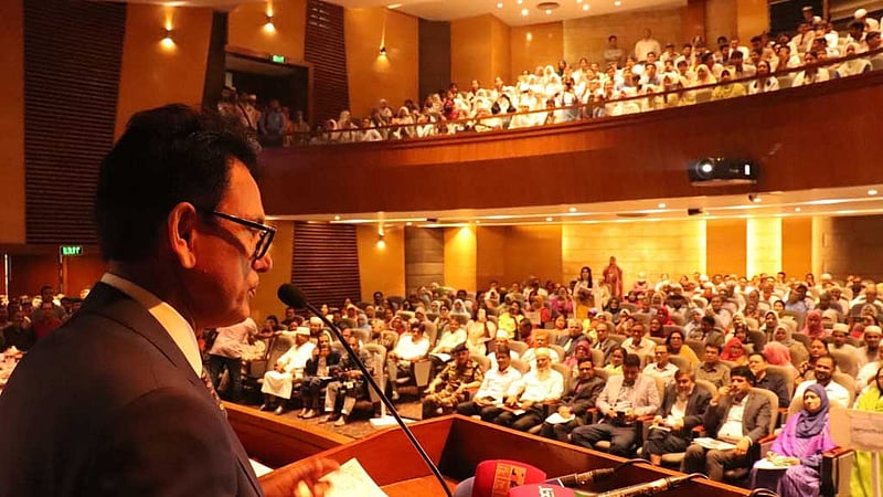 রাজধানীর ‘কিছু প্রতিষ্ঠানে’ অনলাইন-অফলাইন ক্লাসের কথা বললেন শিক্ষামন্ত্রী