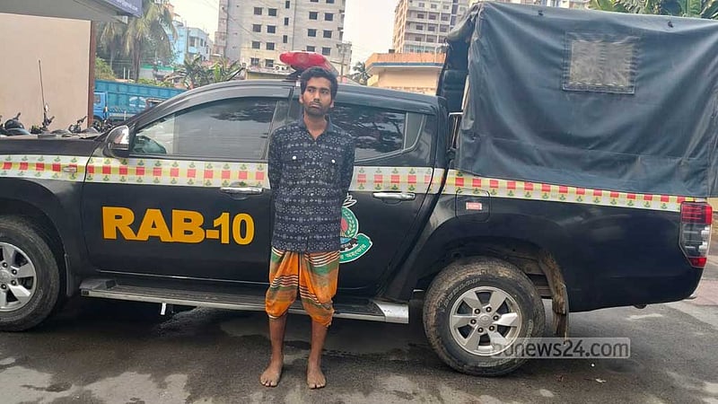 ফরিদপুরে দাদী-ফুফুসহ ৩ জনকে কুপিয়ে হত্যা: যুবক আটক