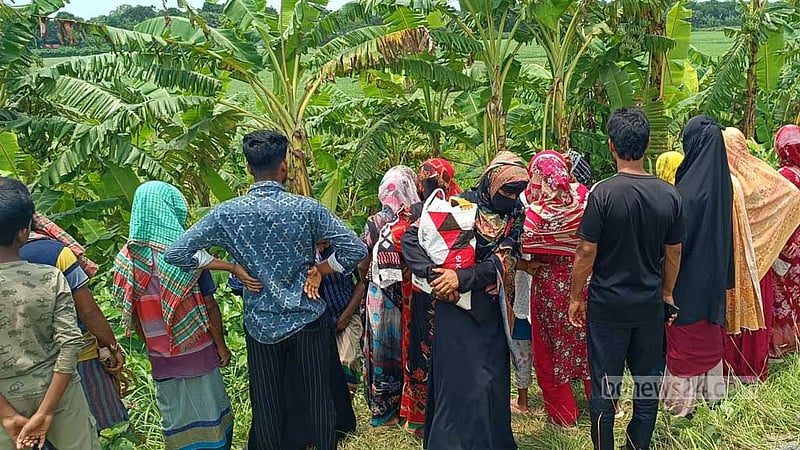 ফরিদপুরে কলা বাগানে শিশুর অর্ধগলিত লাশ, মুখ বাঁধা ছিল সালোয়ারে