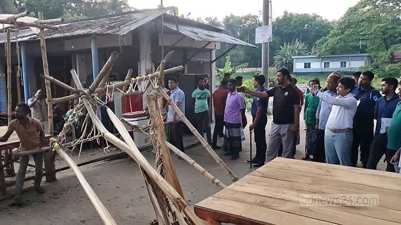 ফরিদপুরের ফুটপাত থেকে শতাধিক অস্থায়ী দোকান উচ্ছেদ