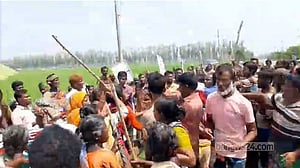 সাহেবগঞ্জ খামারের জমি ফেরতের দাবিতে সাঁওতালদের মিছিলে হামলার অভিযোগ