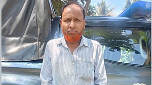 গাইবান্ধায় নিজ বাড়ি থেকে ইয়াবাসহ ইউপি সদস্য গ্রেপ্তার